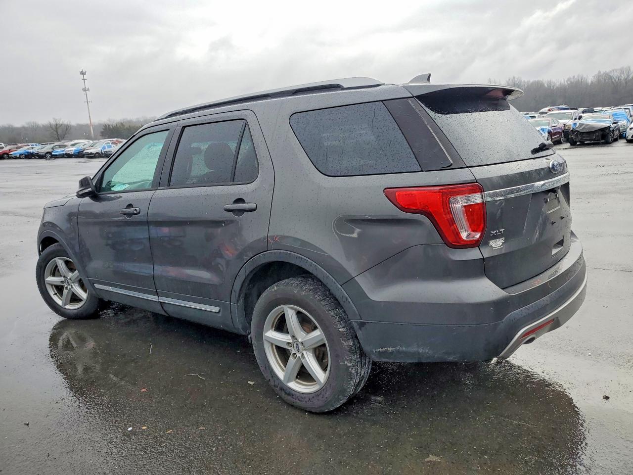 2016 FORD EXPLORER XLT photo 2