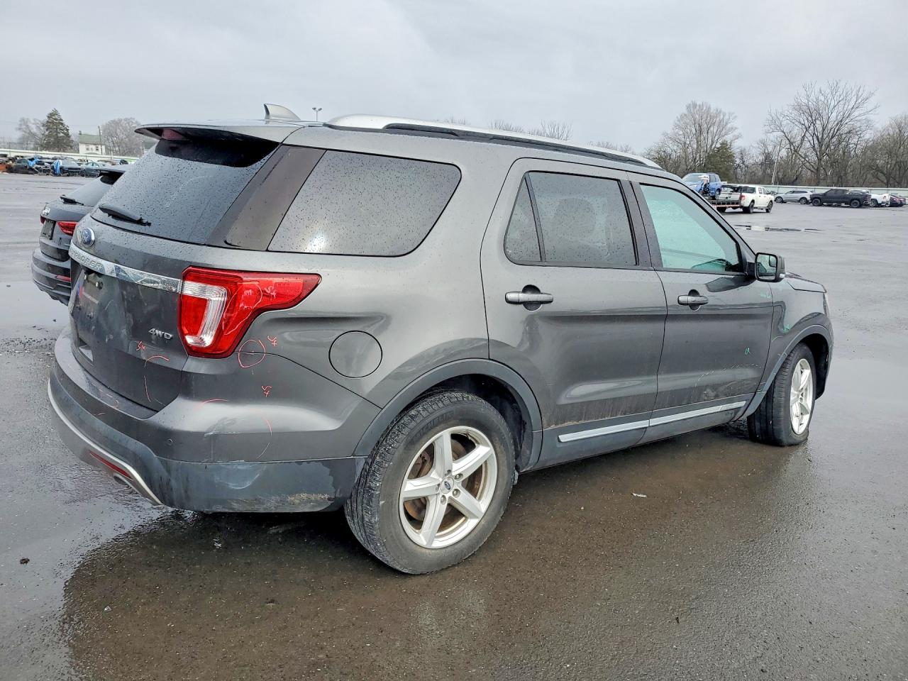 2016 FORD EXPLORER XLT photo 3