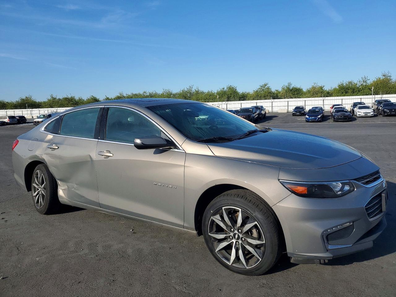 2018 CHEVROLET MALIBU LT photo 4