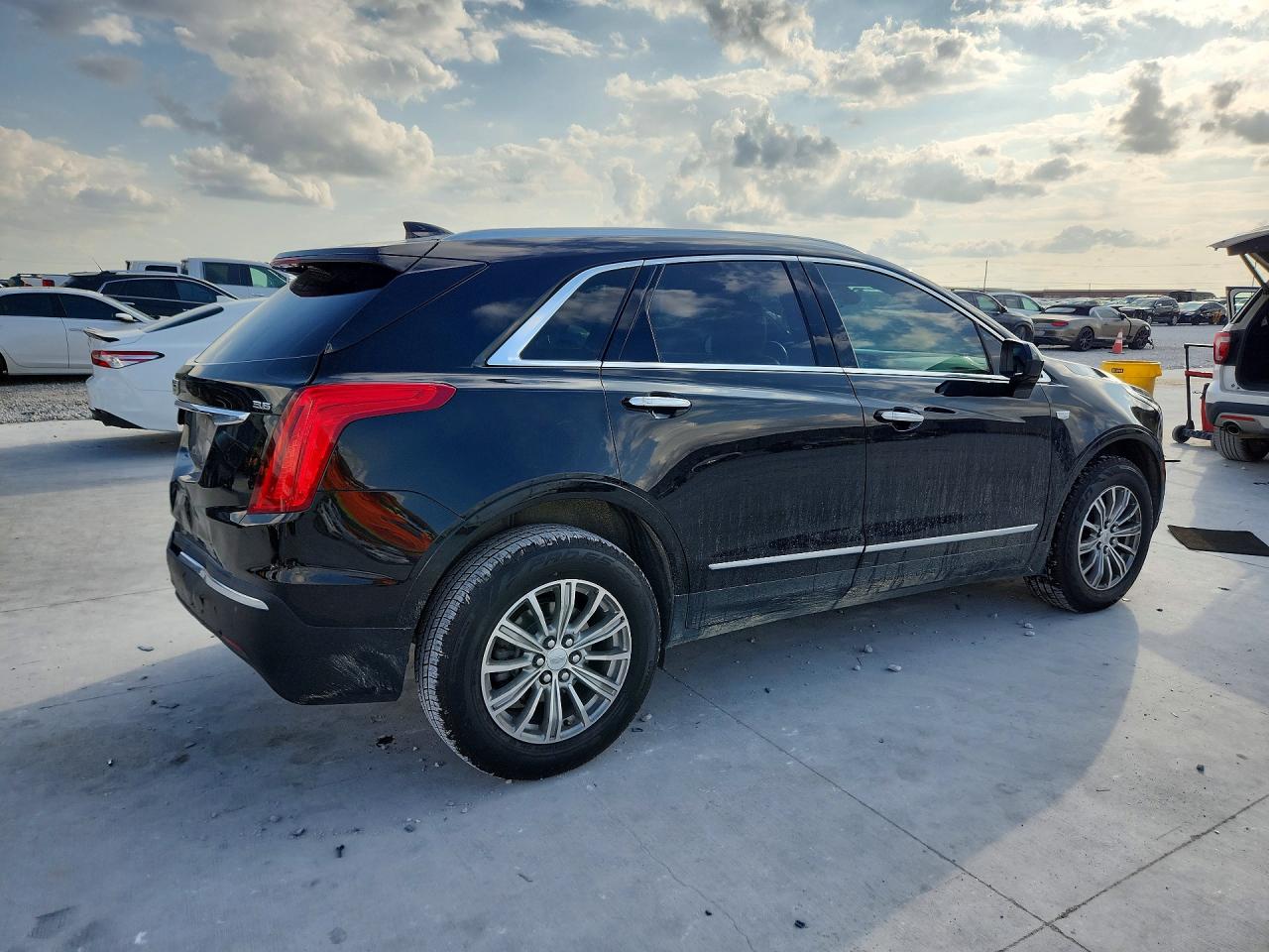 2017 CADILLAC XT5 LUXURY photo 5