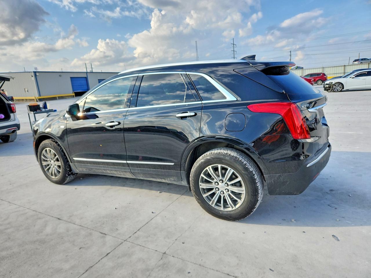 2017 CADILLAC XT5 LUXURY photo 3