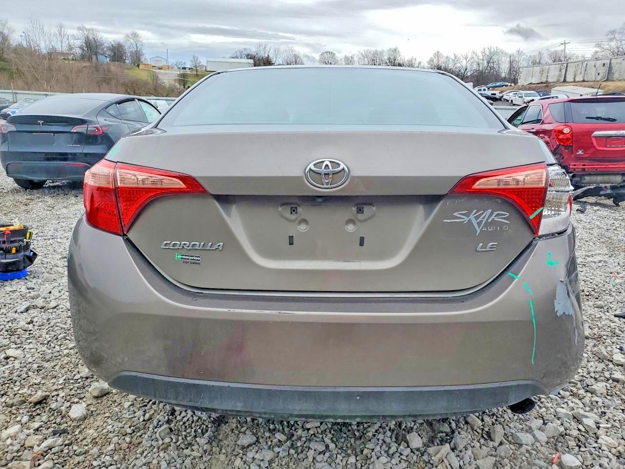 2019 TOYOTA COROLLA LE photo 11