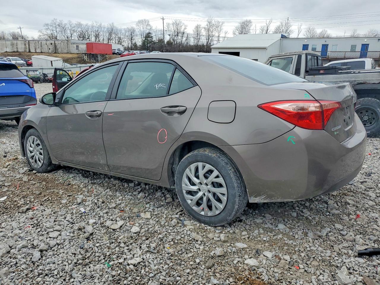 2019 TOYOTA COROLLA LE photo 3
