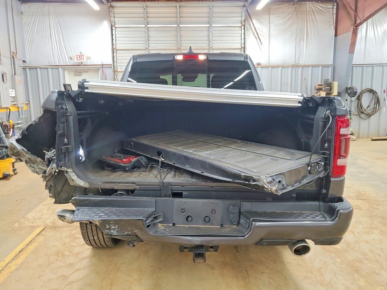 2019 RAM 1500 LIMITED photo 16