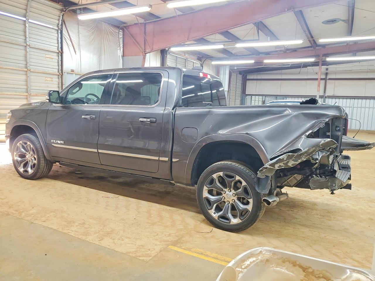2019 RAM 1500 LIMITED photo 4
