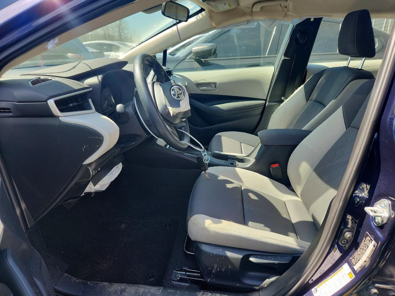 2025 TOYOTA COROLLA LE photo 14