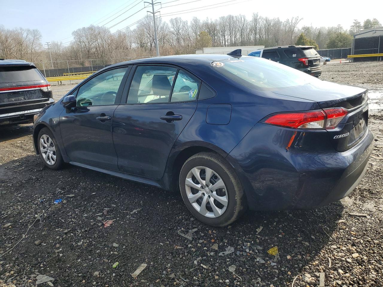 2025 TOYOTA COROLLA LE photo 3