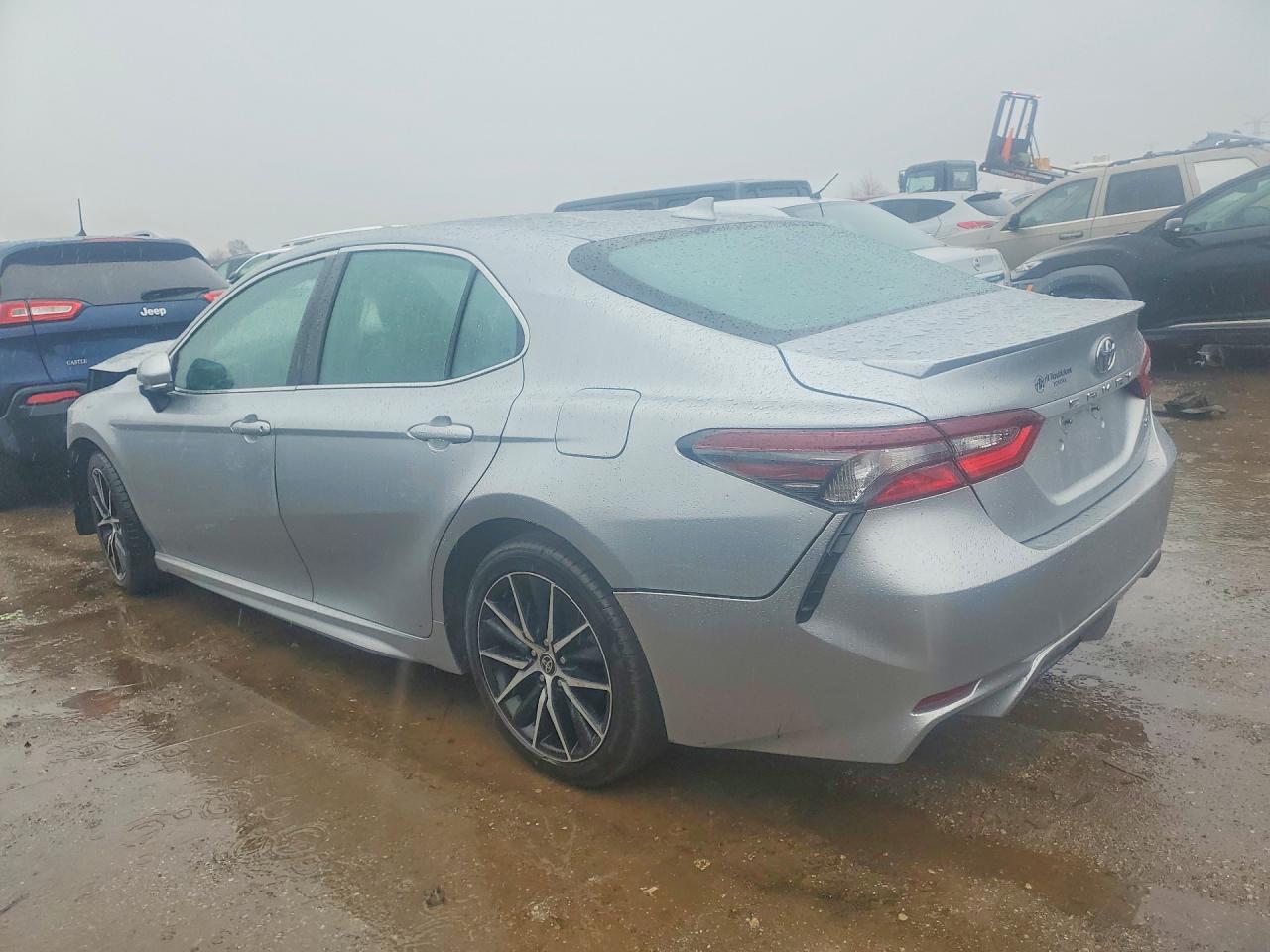2022 TOYOTA CAMRY SE photo 3