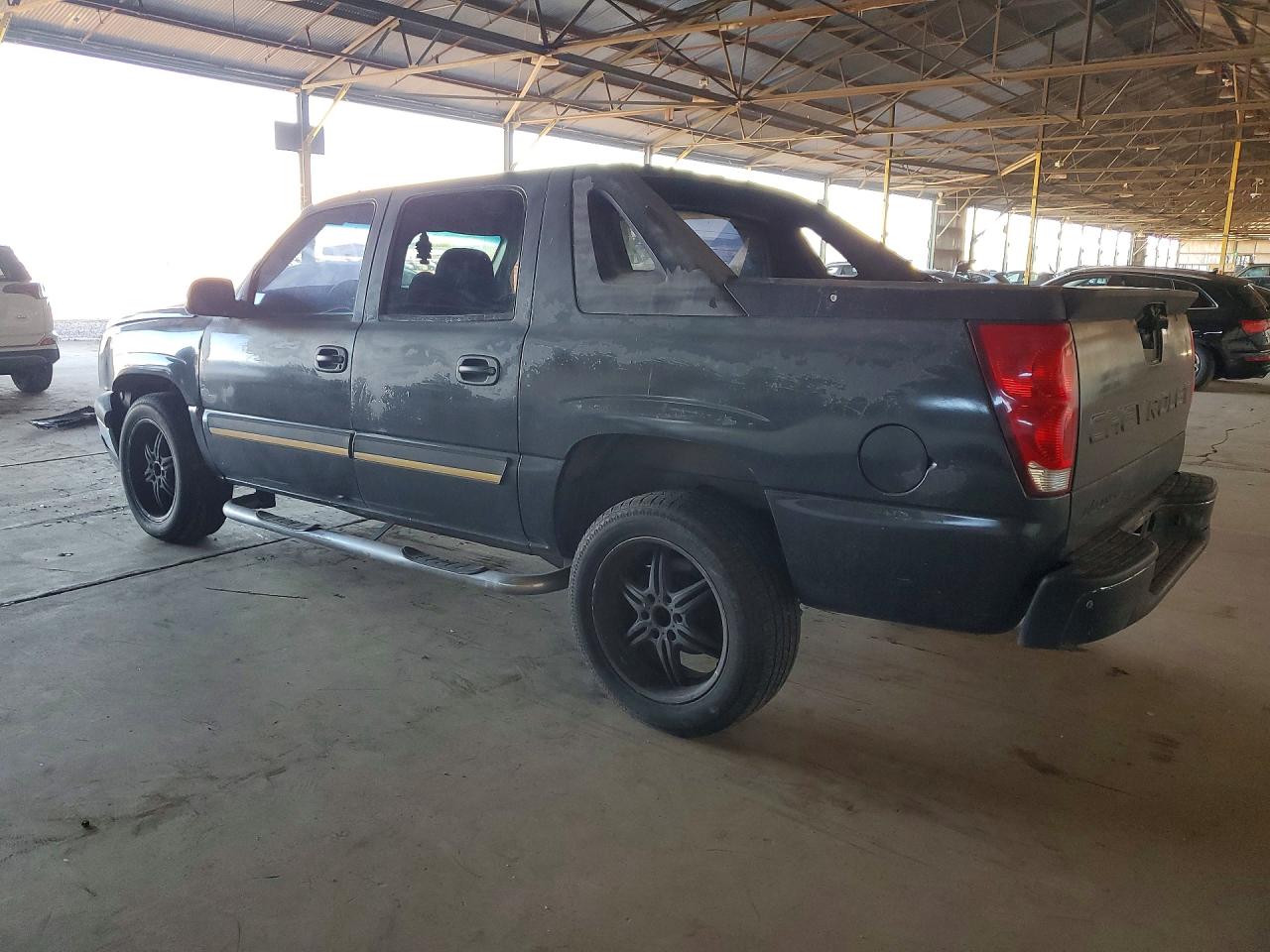 2005 CHEVROLET AVALANCHE C1500 photo 2