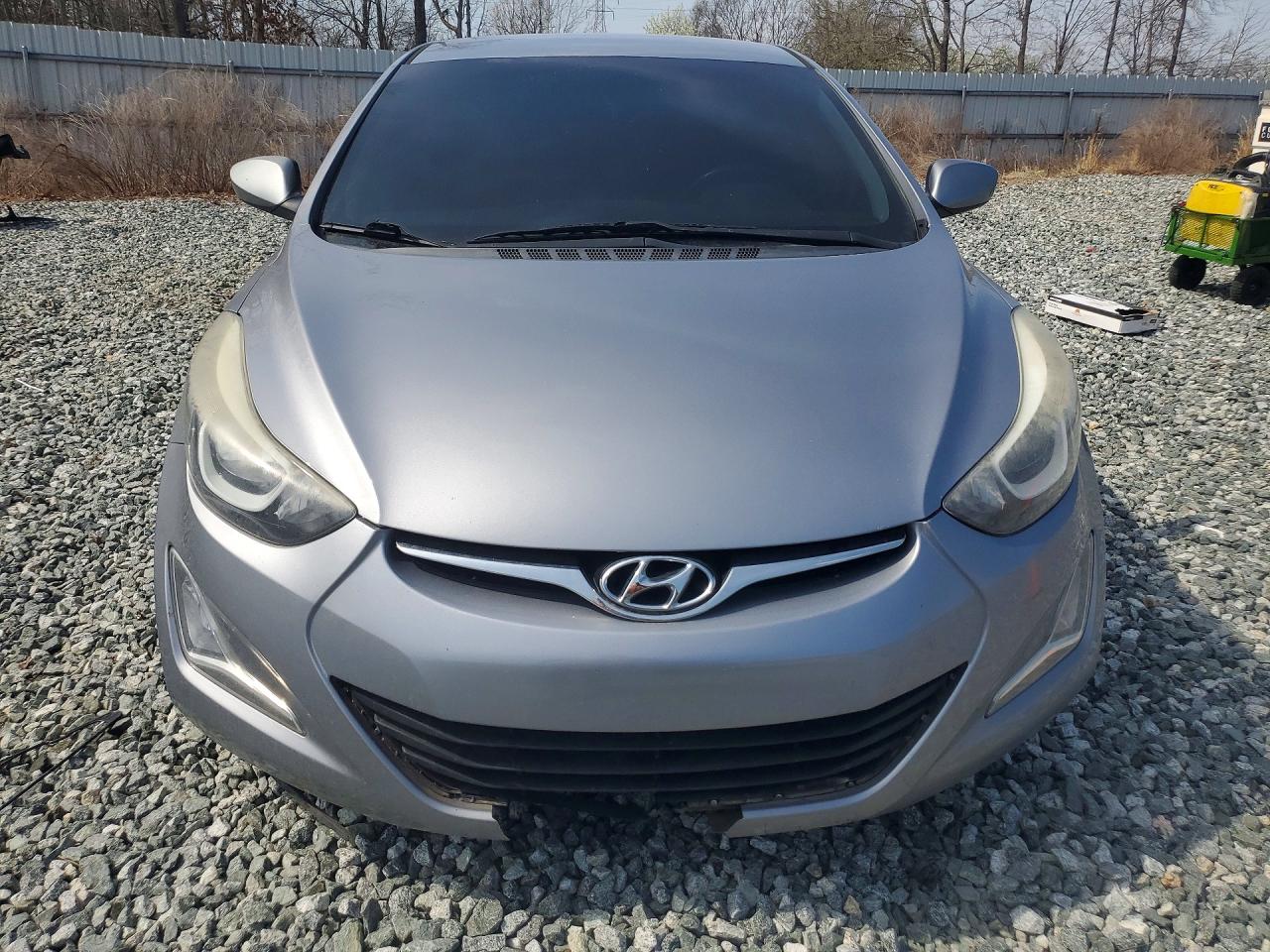2015 HYUNDAI ELANTRA SE photo 9