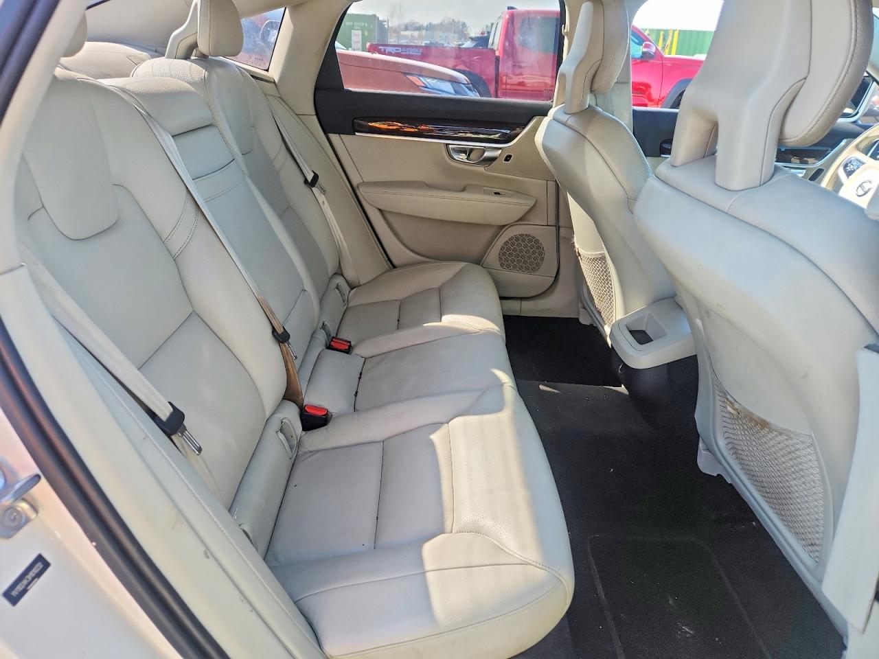 2017 VOLVO S90 T5 MOMENTUM photo 28