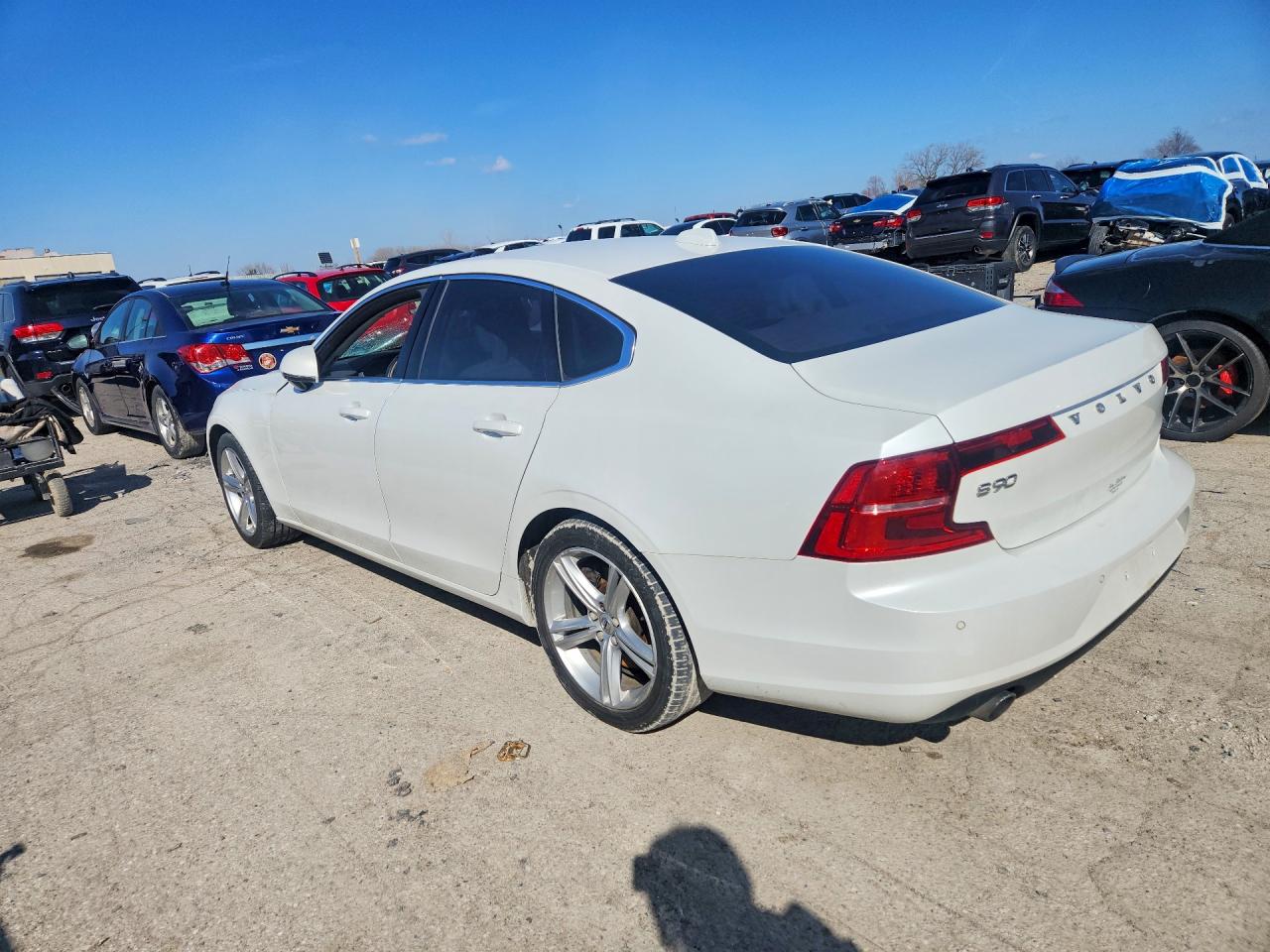 2017 VOLVO S90 T5 MOMENTUM photo 4