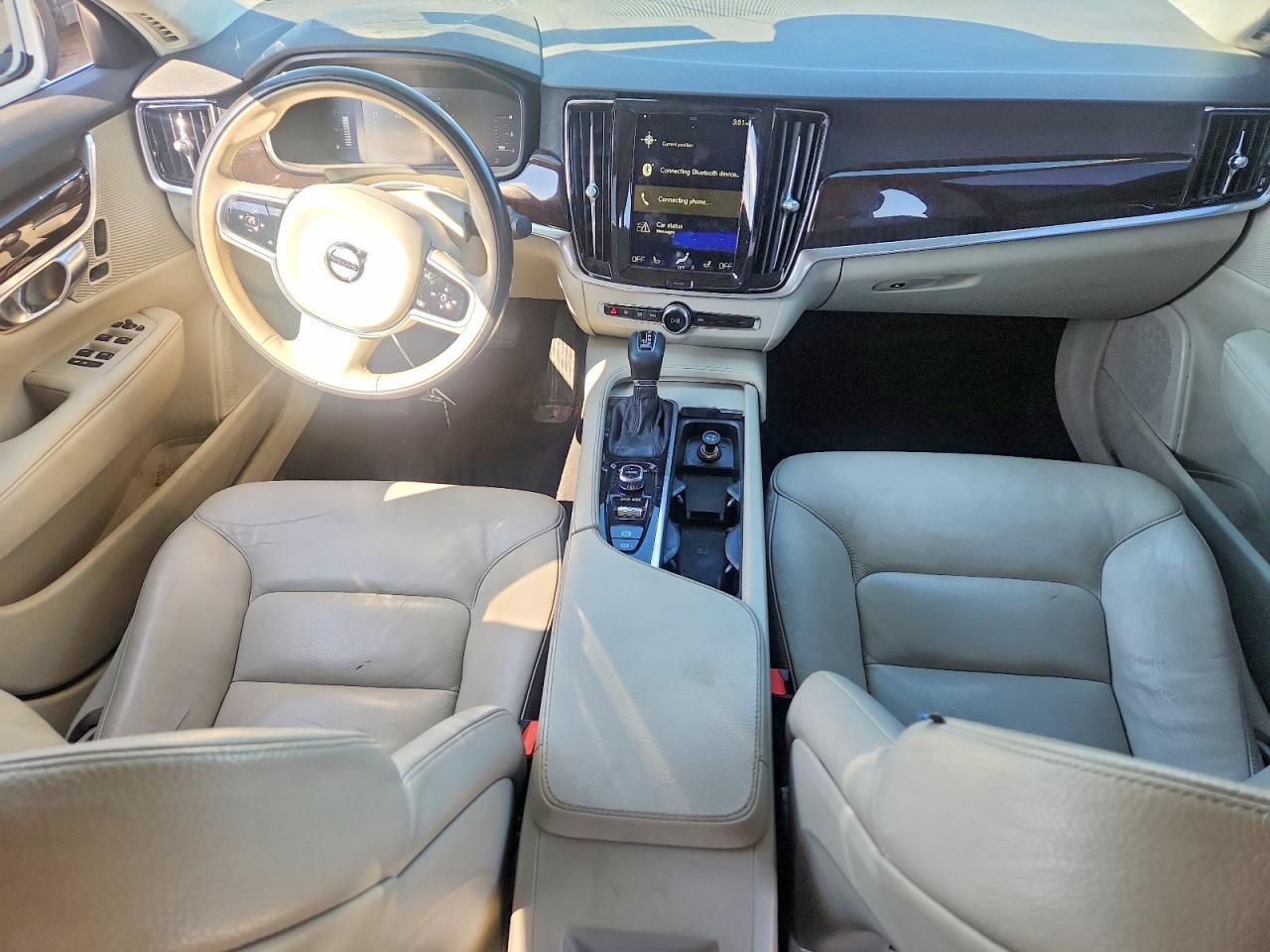 2017 VOLVO S90 T5 MOMENTUM photo 22