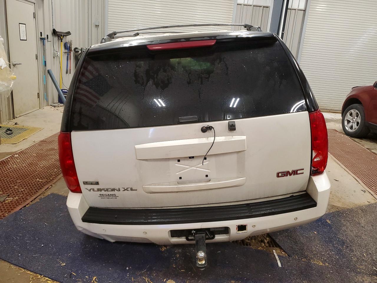 2011 GMC YUKON XL K1500 SLT photo 6