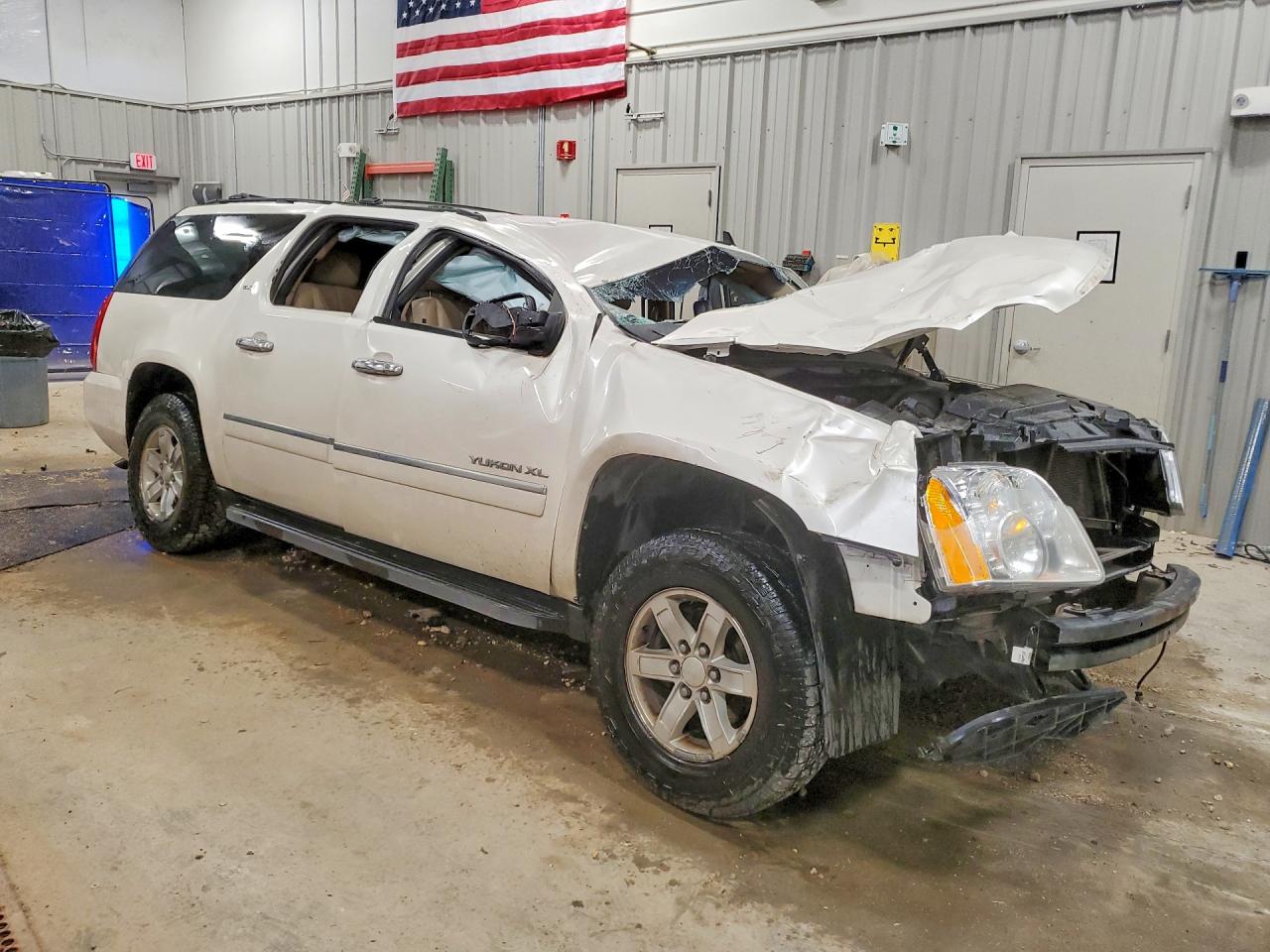 2011 GMC YUKON XL K1500 SLT photo 4