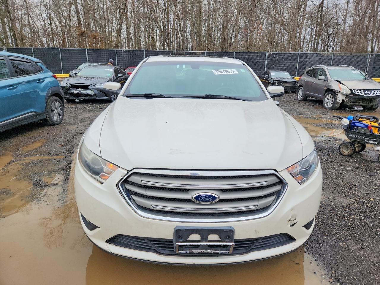 2015 FORD TAURUS SEL photo 13
