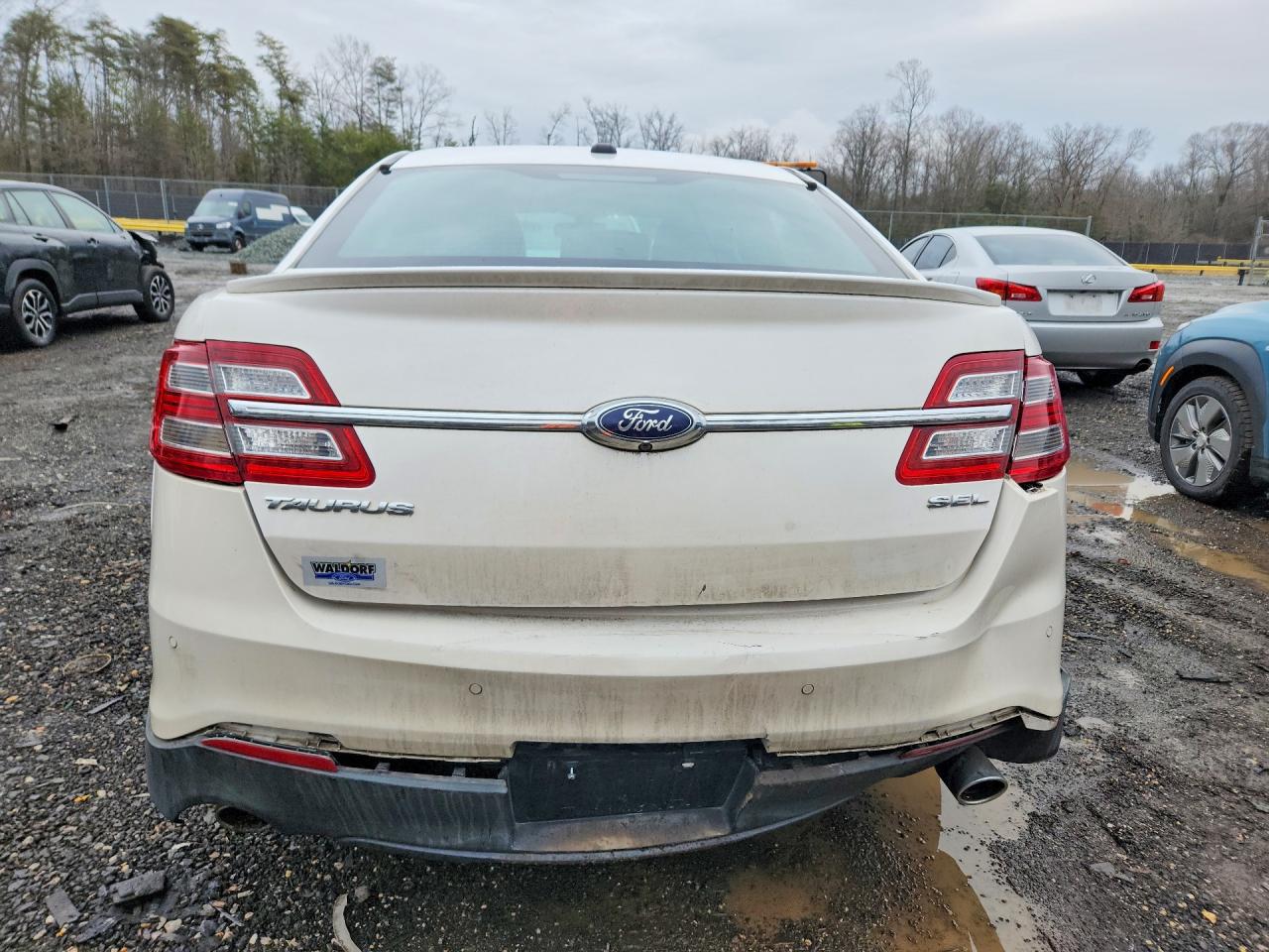 2015 FORD TAURUS SEL photo 16
