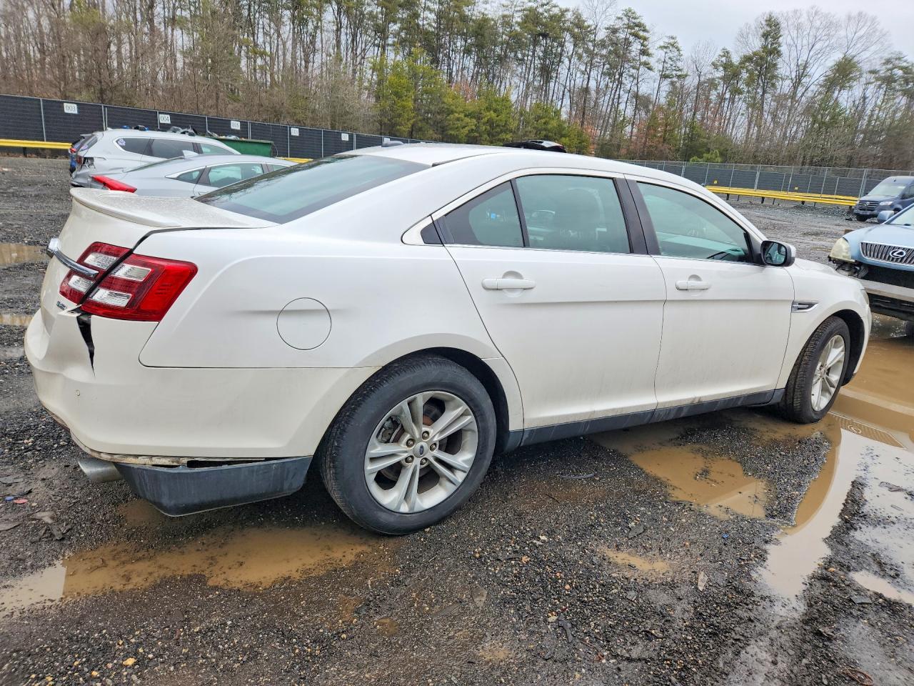 2015 FORD TAURUS SEL photo 7