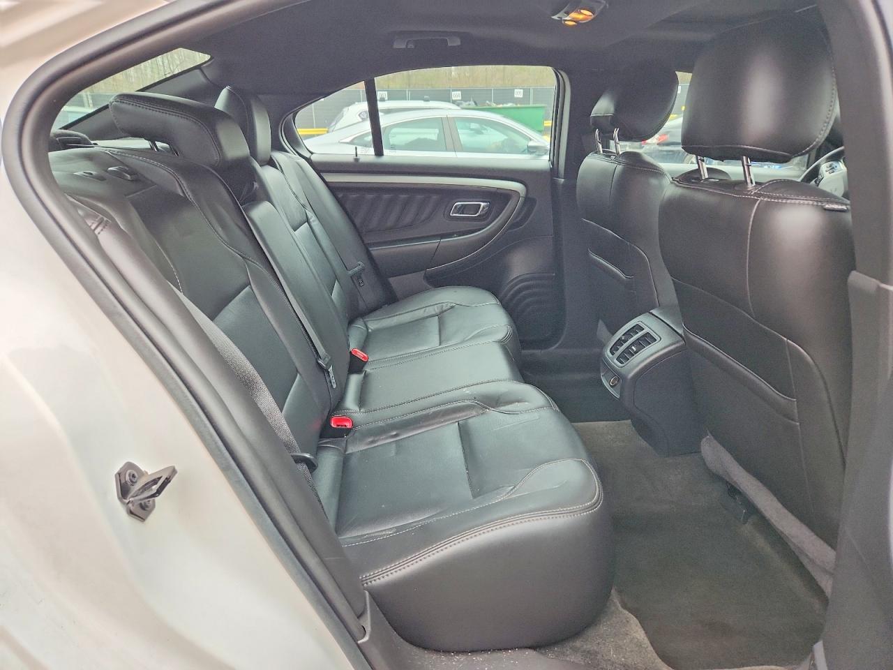 2015 FORD TAURUS SEL photo 28