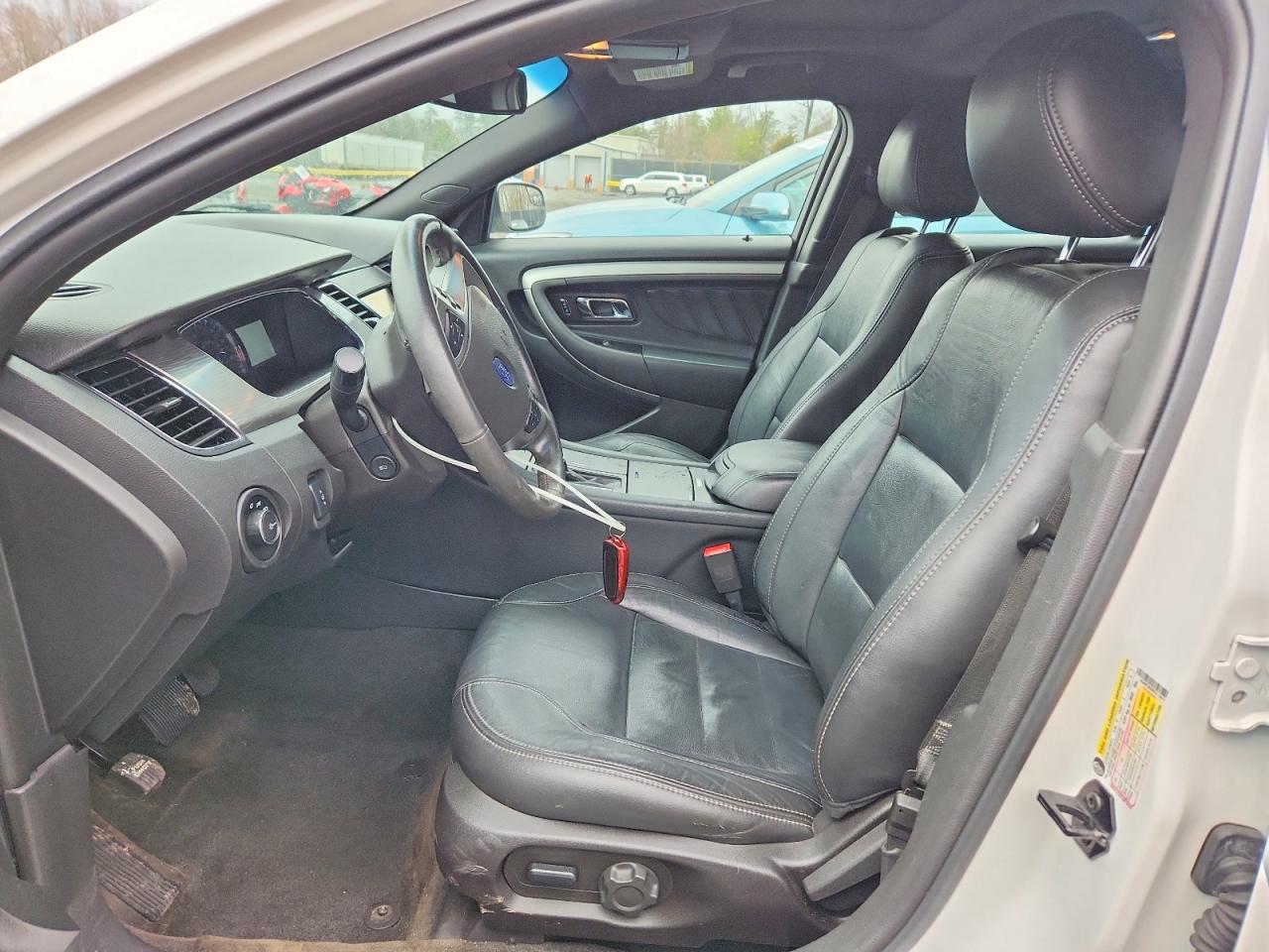 2015 FORD TAURUS SEL photo 19
