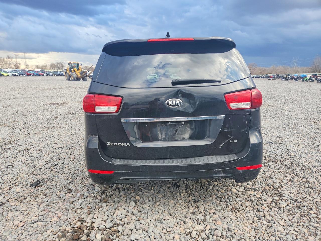 2016 KIA SEDONA LX photo 11