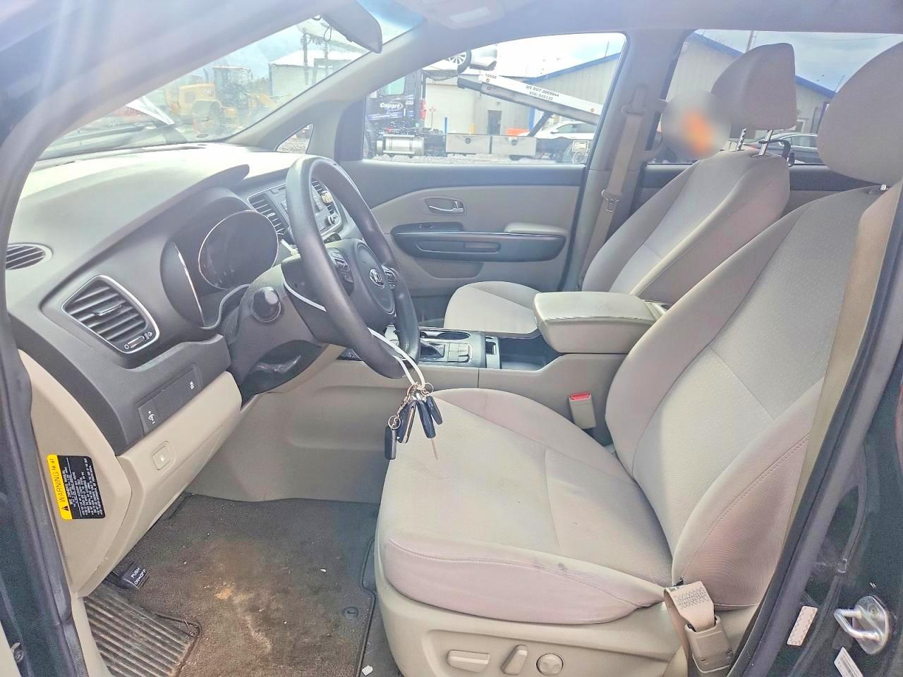 2016 KIA SEDONA LX photo 13