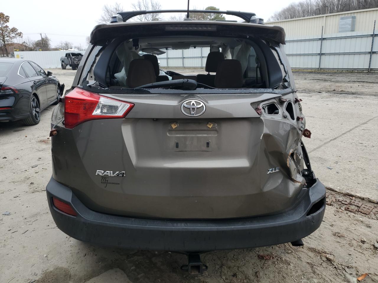 2015 TOYOTA RAV4 XLE photo 6