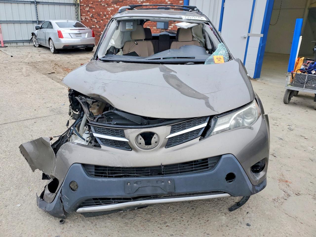 2015 TOYOTA RAV4 XLE photo 5