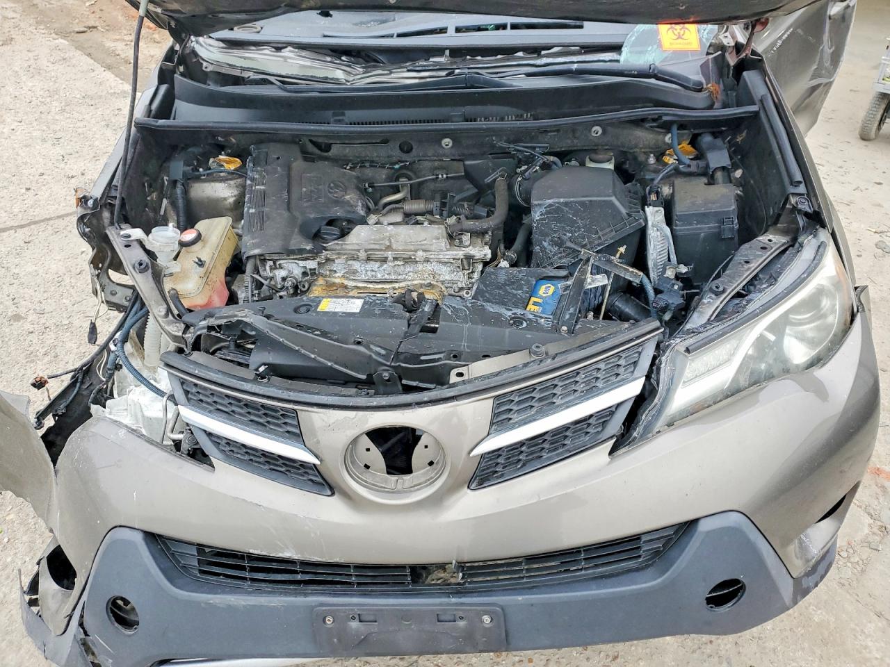 2015 TOYOTA RAV4 XLE photo 12