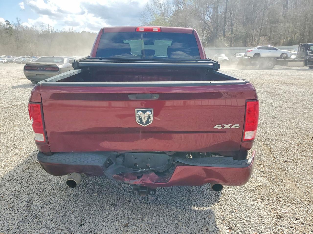 2017 RAM 1500 ST photo 16