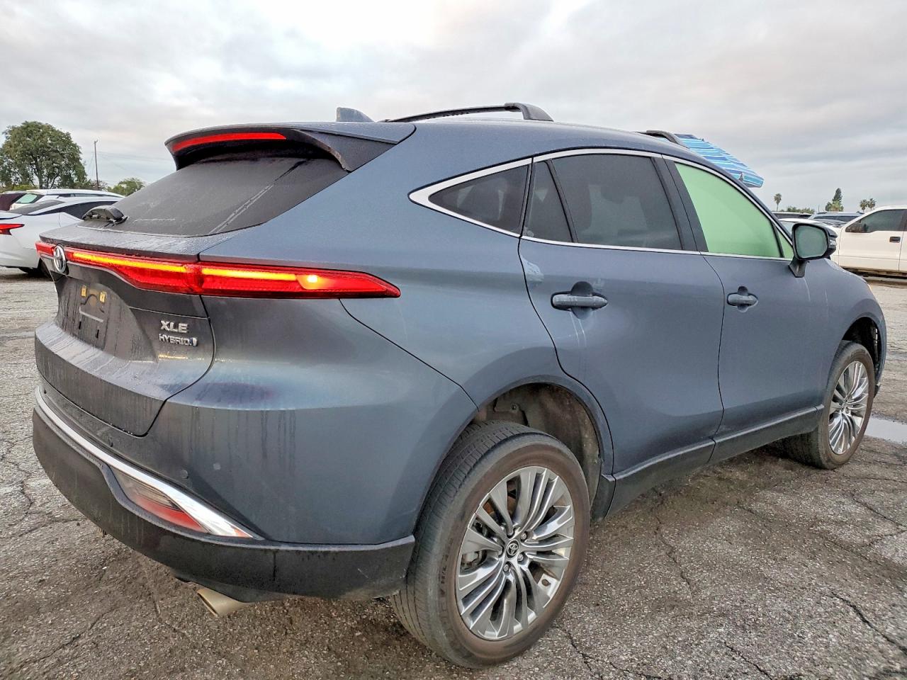 2022 TOYOTA VENZA XLE photo 3