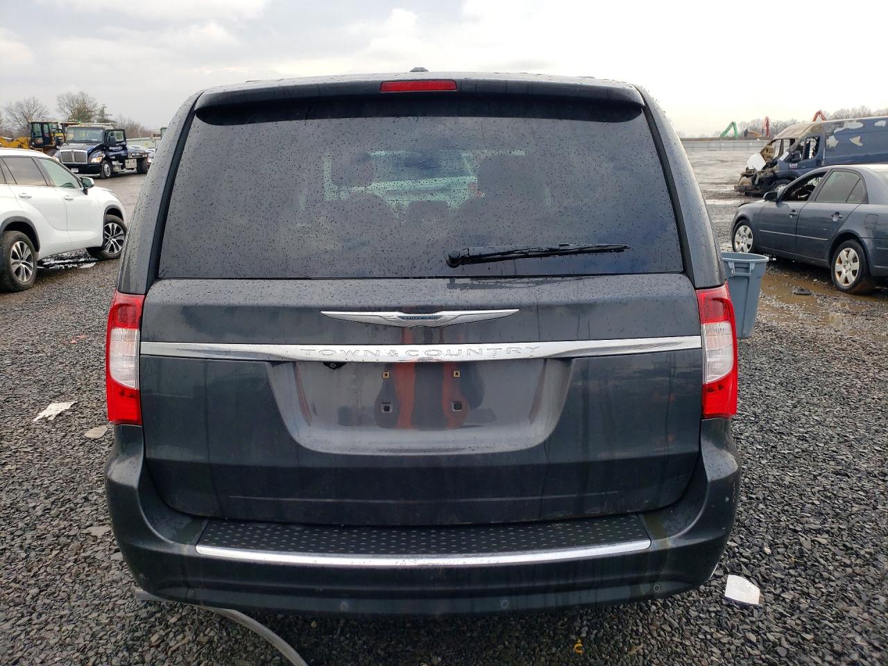 2012 CHRYSLER TOWN & COUNTRY TOURING L photo 6