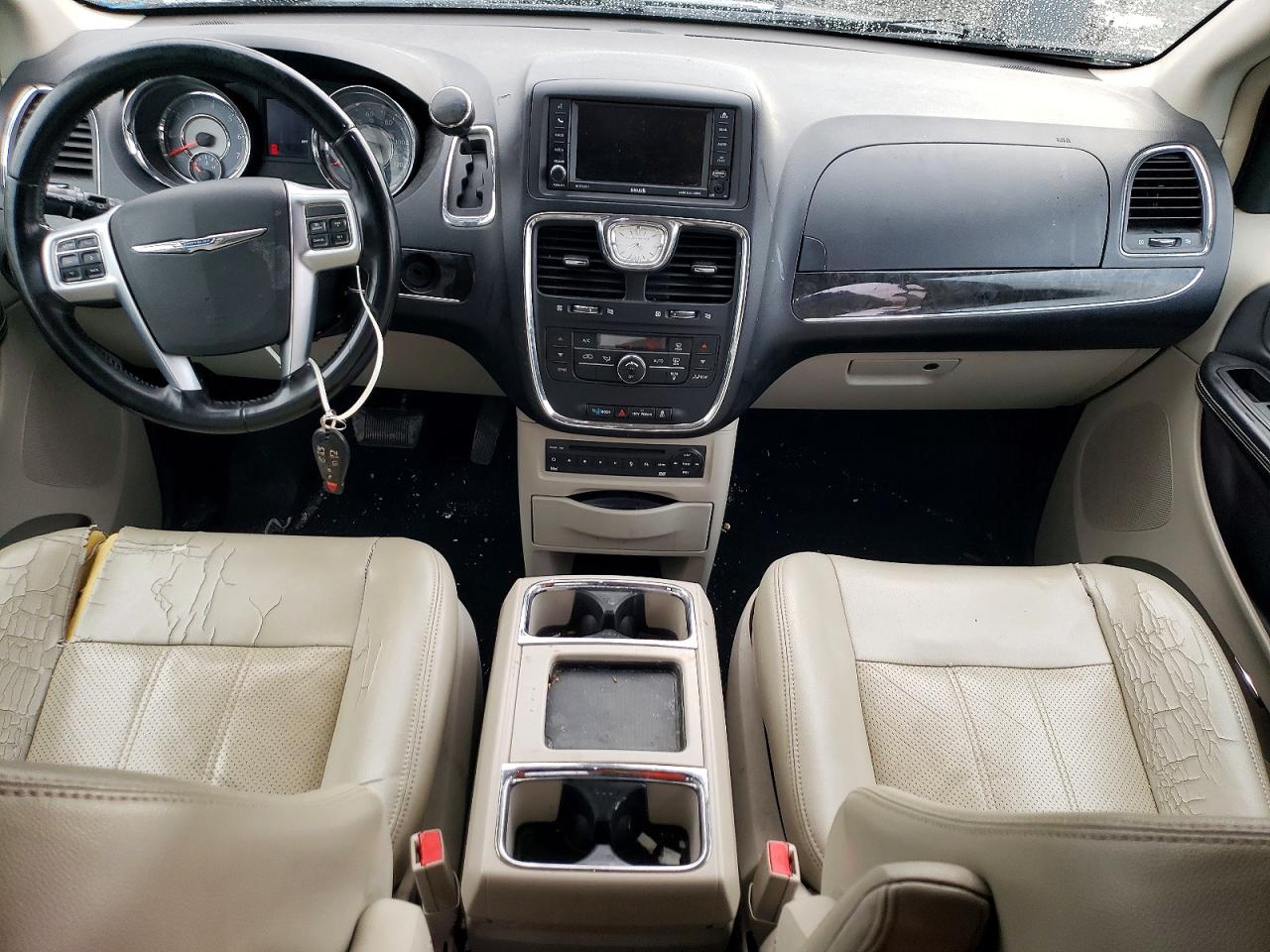 2012 CHRYSLER TOWN & COUNTRY TOURING L photo 8