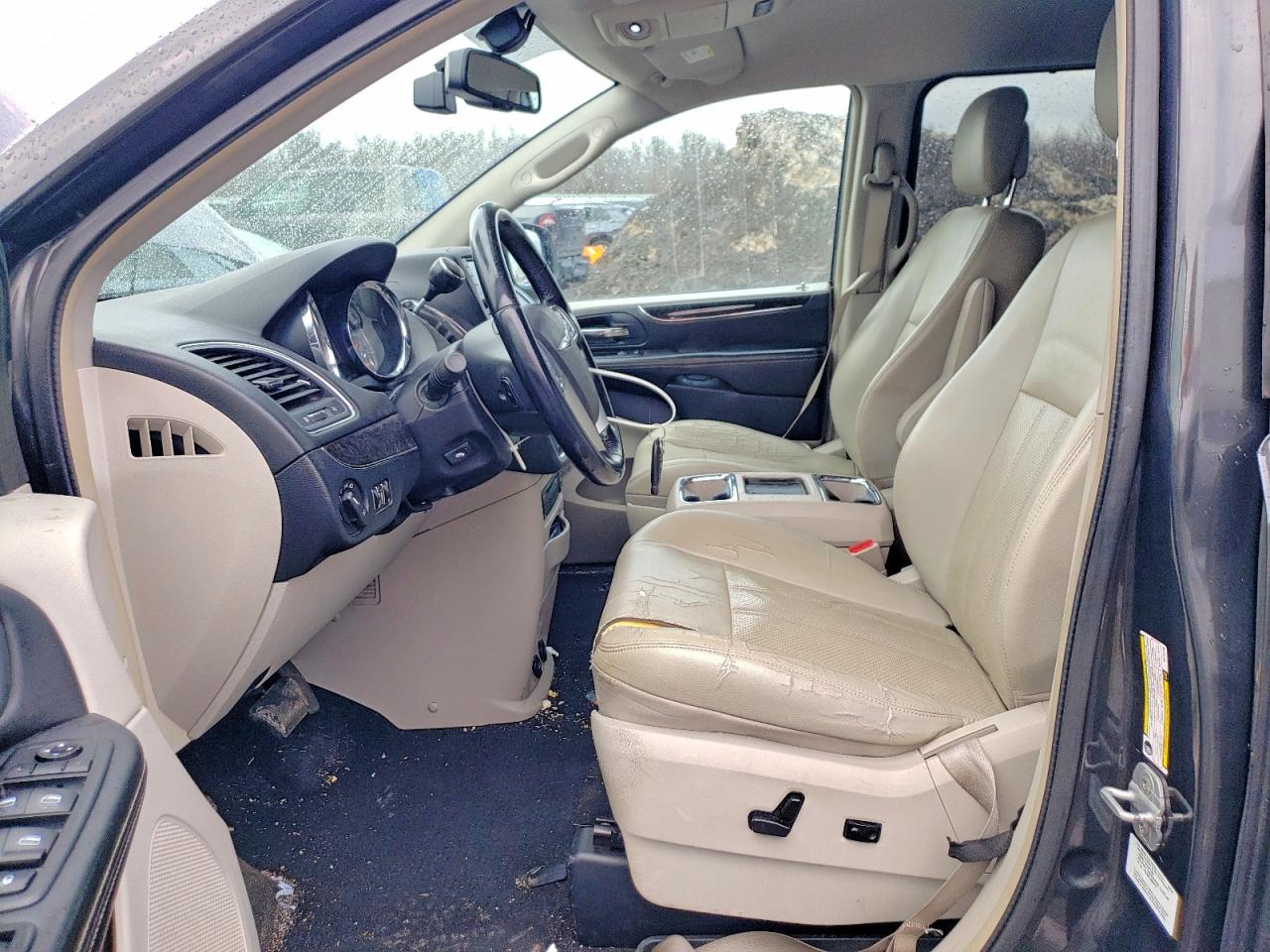 2012 CHRYSLER TOWN & COUNTRY TOURING L photo 7