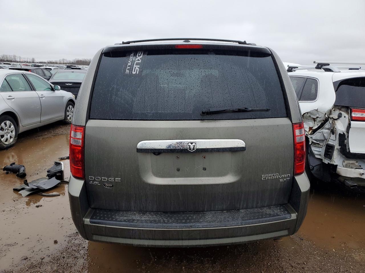 2010 DODGE GRAND CARAVAN CREW photo 6