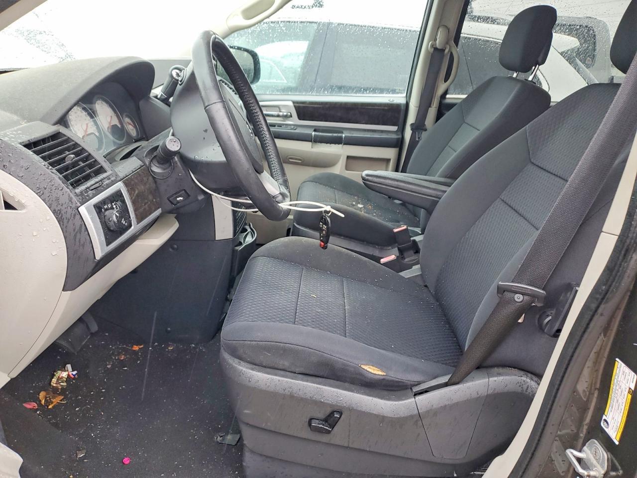 2010 DODGE GRAND CARAVAN CREW photo 7