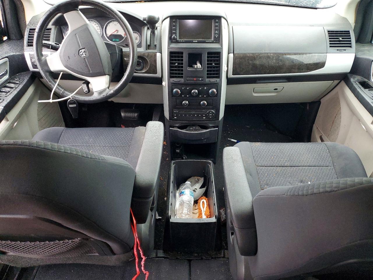 2010 DODGE GRAND CARAVAN CREW photo 8
