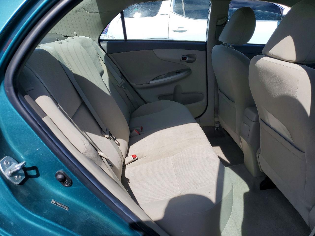 2010 TOYOTA COROLLA LE photo 19
