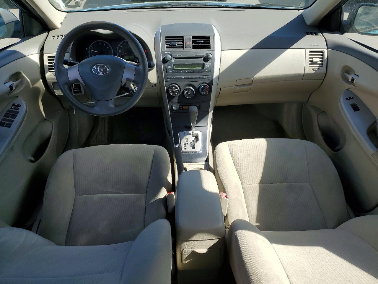 2010 TOYOTA COROLLA LE photo 15