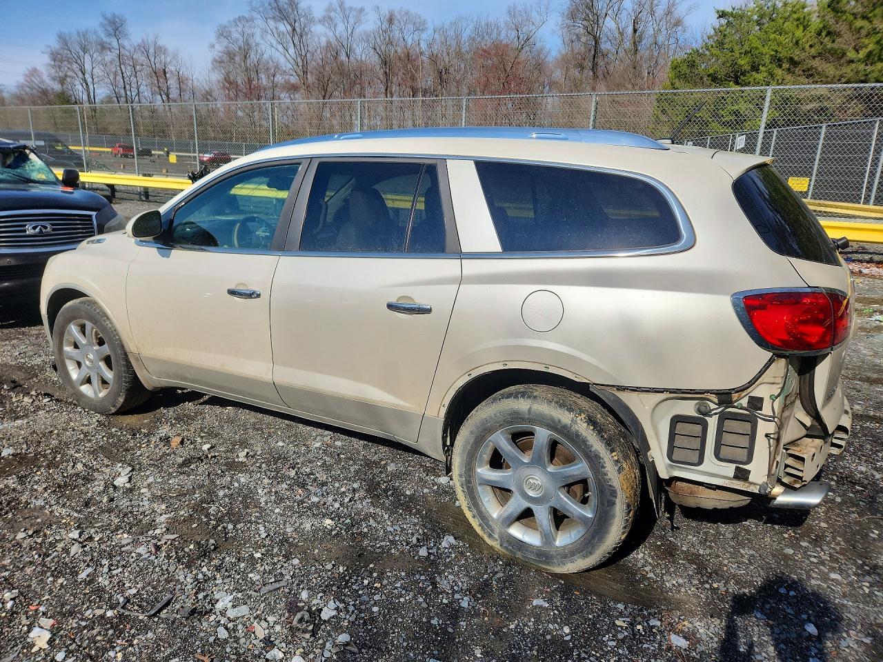 2008 BUICK ENCLAVE CXL photo 2