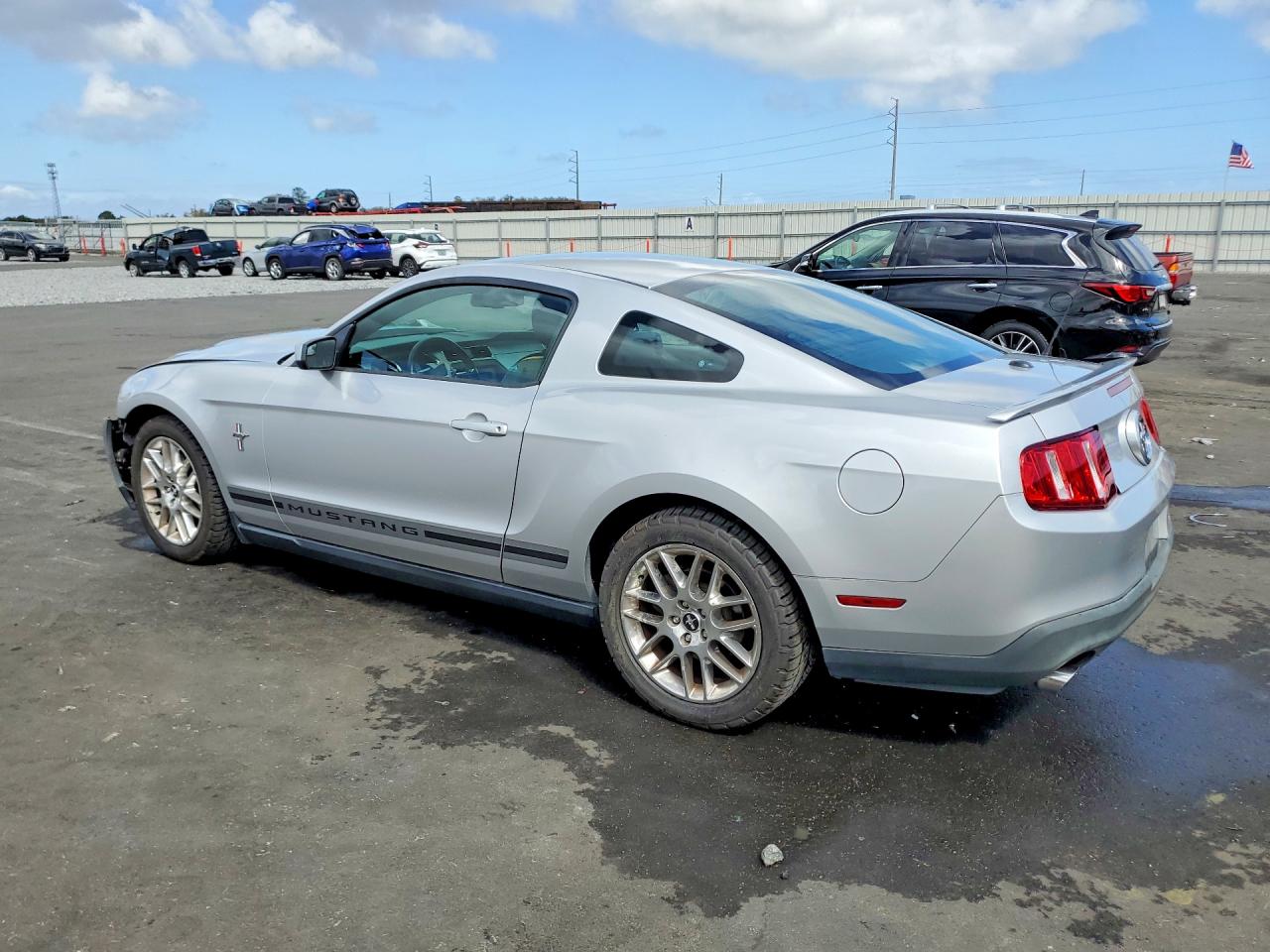 2012 FORD MUSTANG photo 2