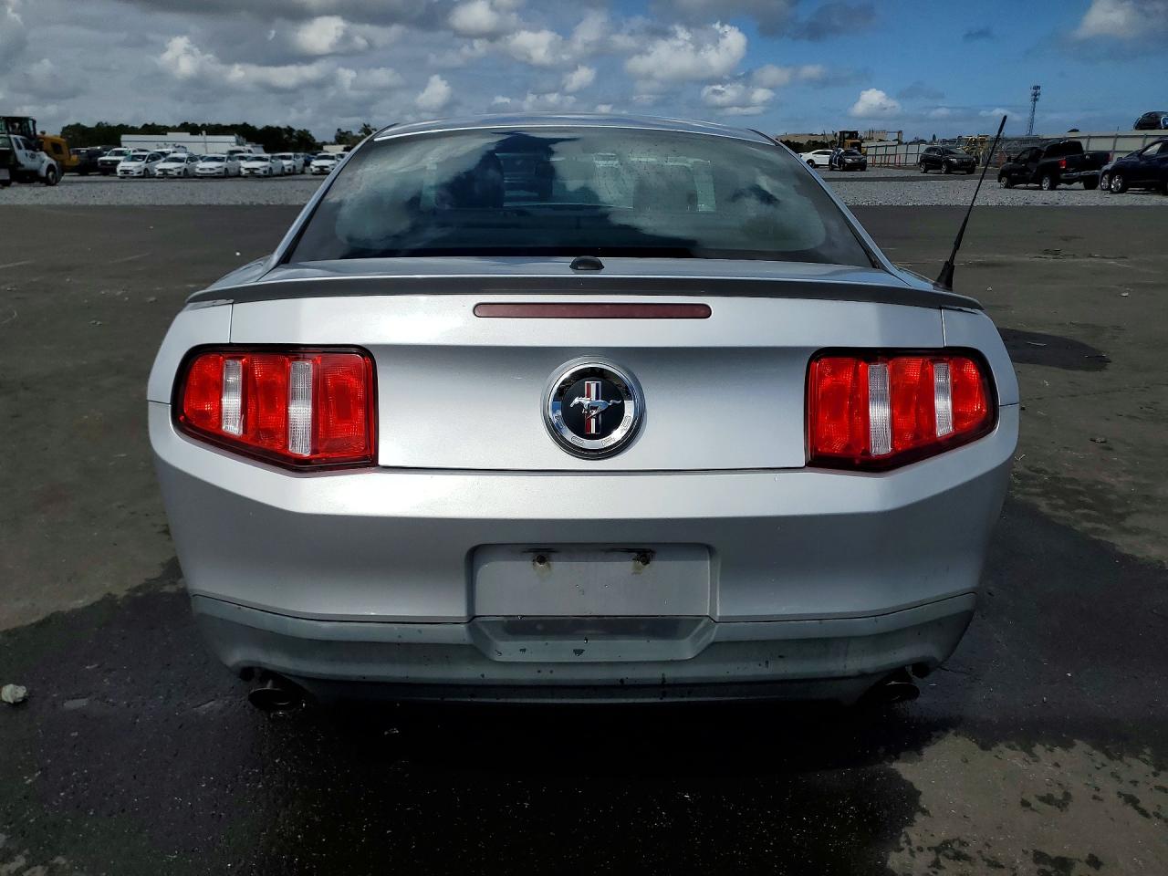2012 FORD MUSTANG photo 6