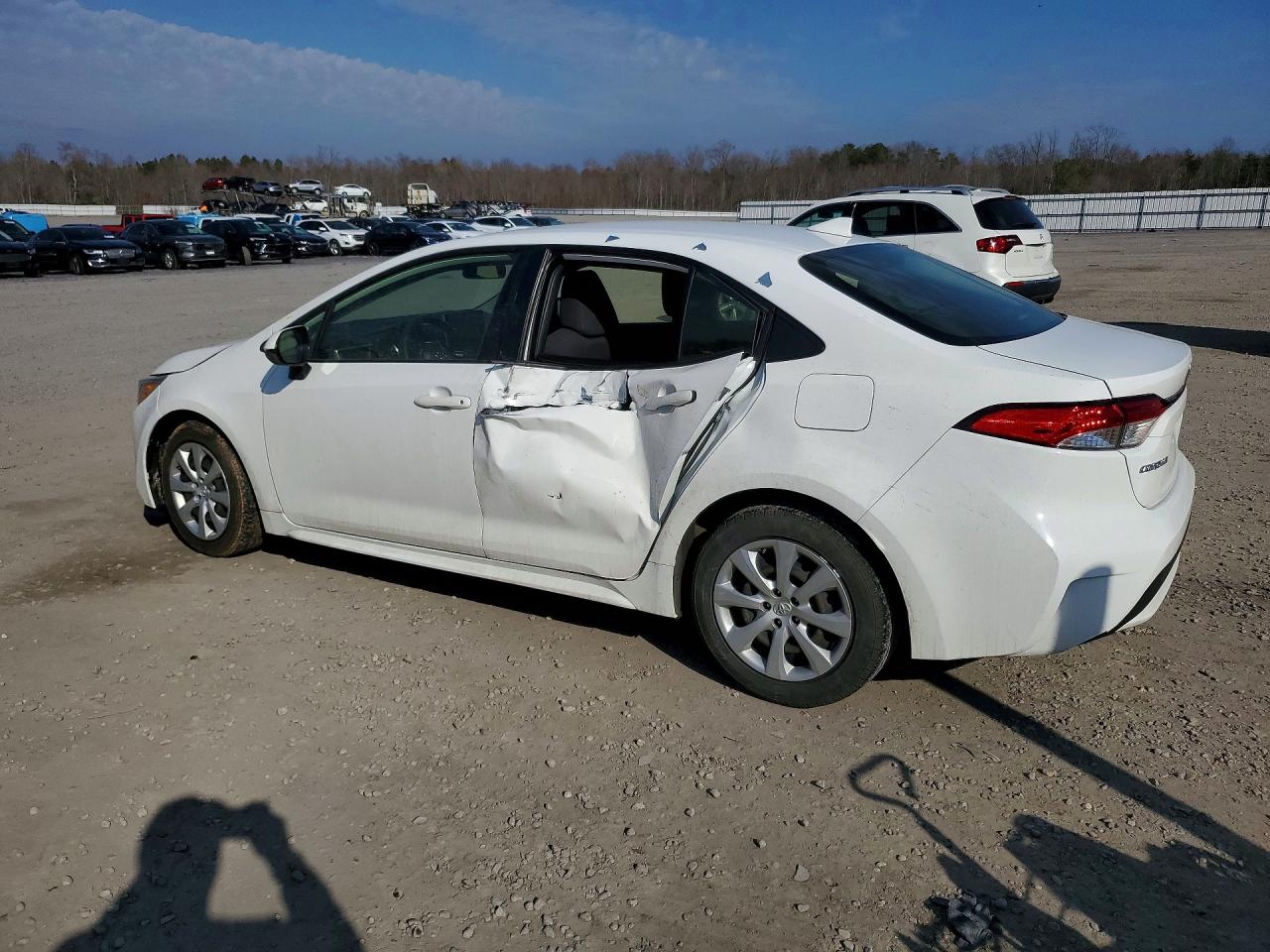 2021 TOYOTA COROLLA LE photo 2