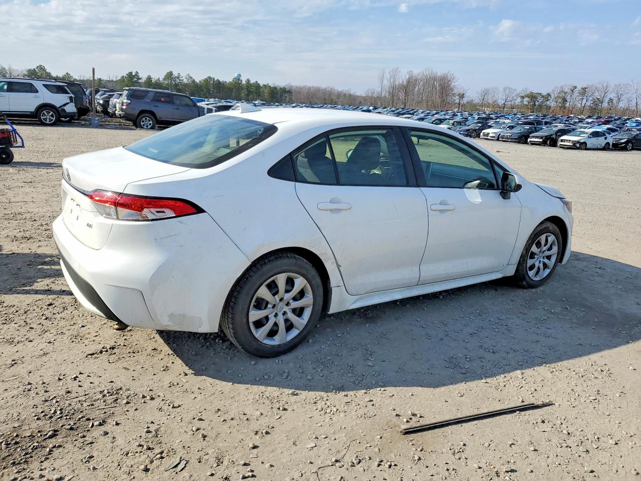 2021 TOYOTA COROLLA LE photo 3