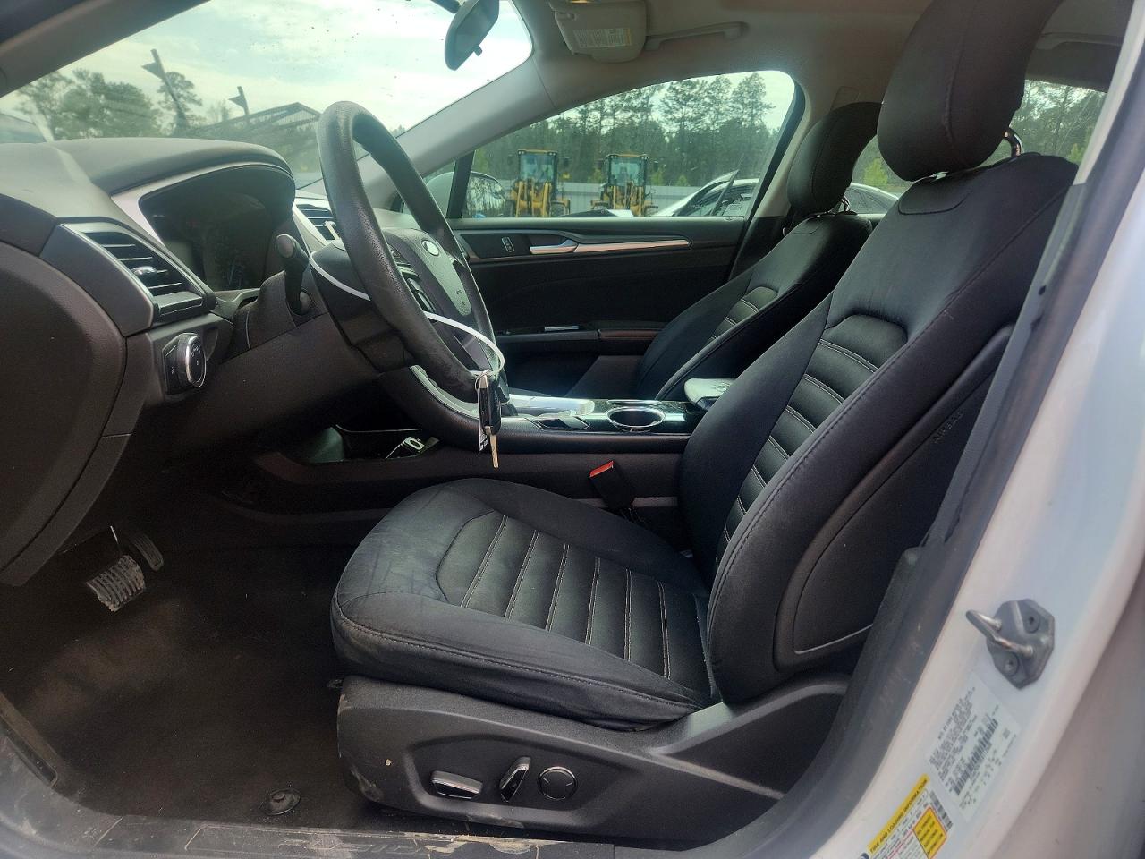 2014 FORD FUSION SE photo 19