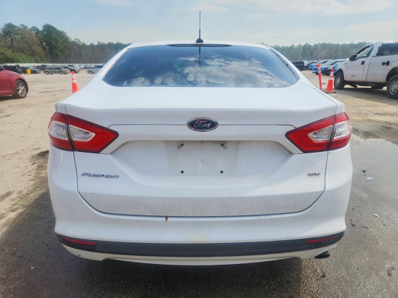 2014 FORD FUSION SE photo 16