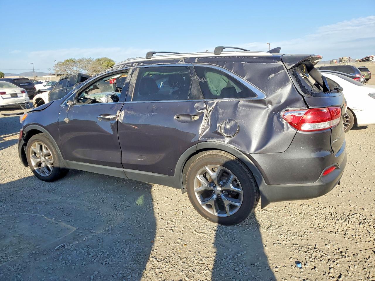 2016 KIA SORENTO LX photo 3