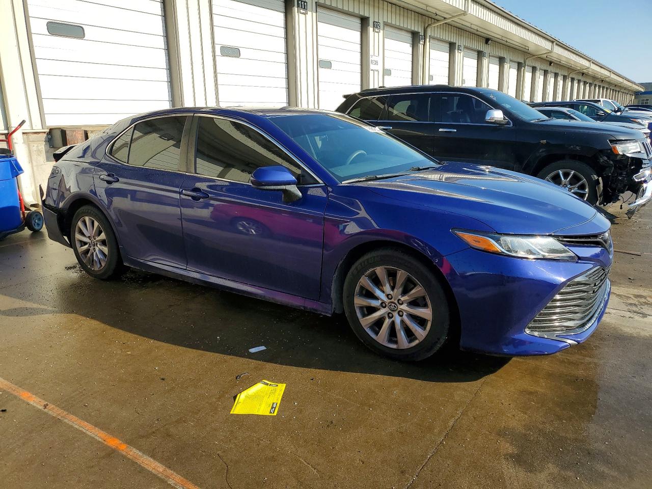2018 TOYOTA CAMRY LE photo 4