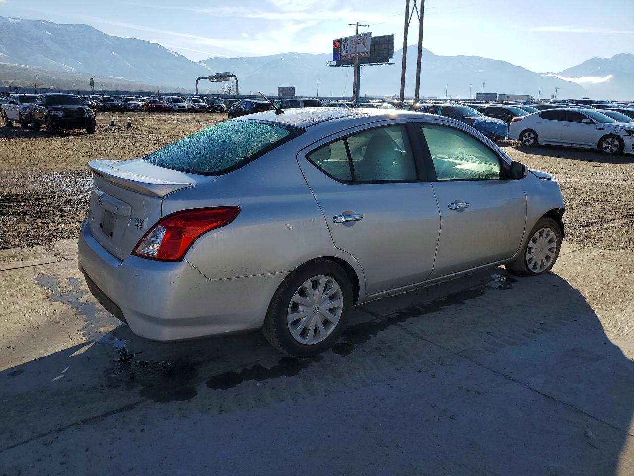 2018 NISSAN VERSA SV photo 9