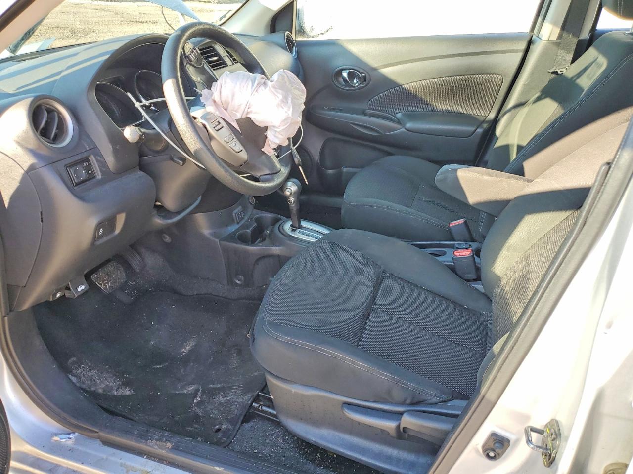 2018 NISSAN VERSA SV photo 25
